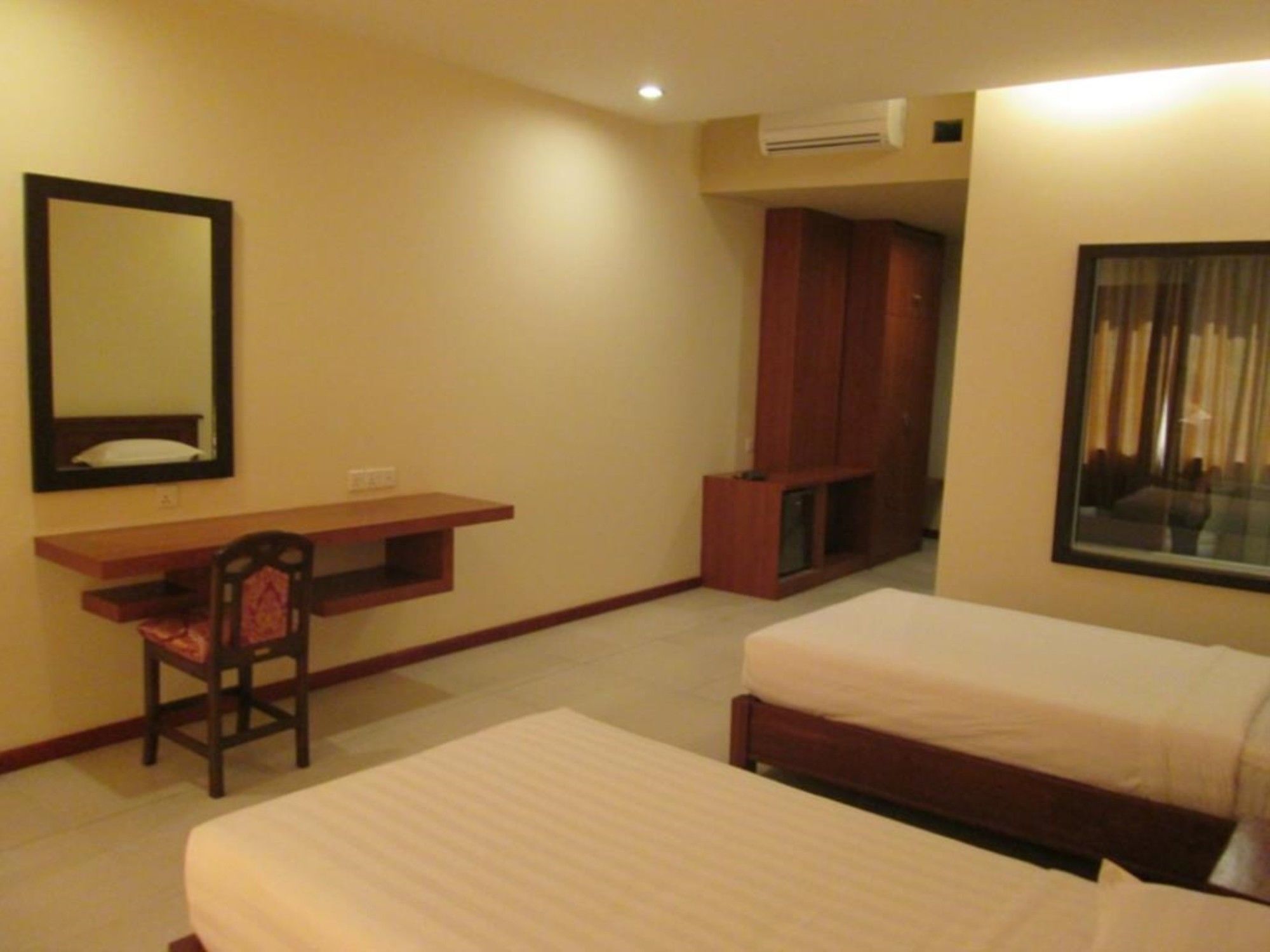 Man Myanmar Hotel Naypyidaw Extérieur photo