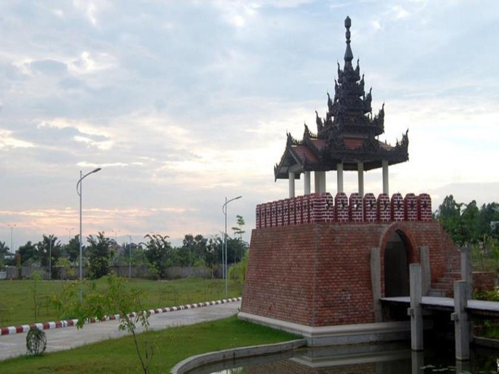 Man Myanmar Hotel Naypyidaw Extérieur photo