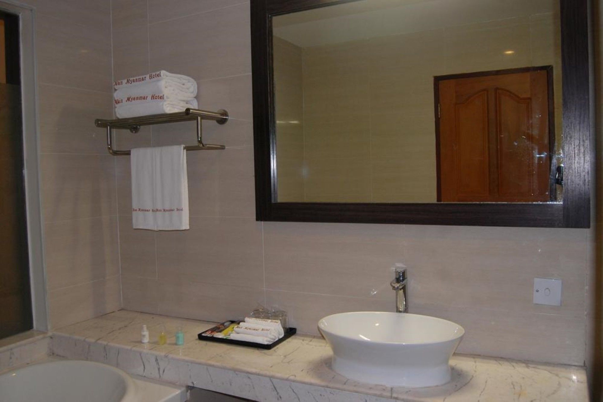 Man Myanmar Hotel Naypyidaw Extérieur photo